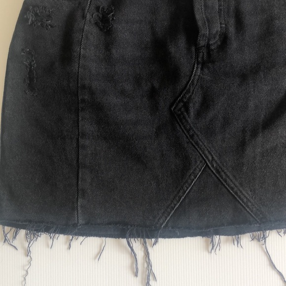 Miss Selfridge Distressed Mini Skirt Faded Black Denim Frayed Hemline size 8 - Picture 4 of 9
